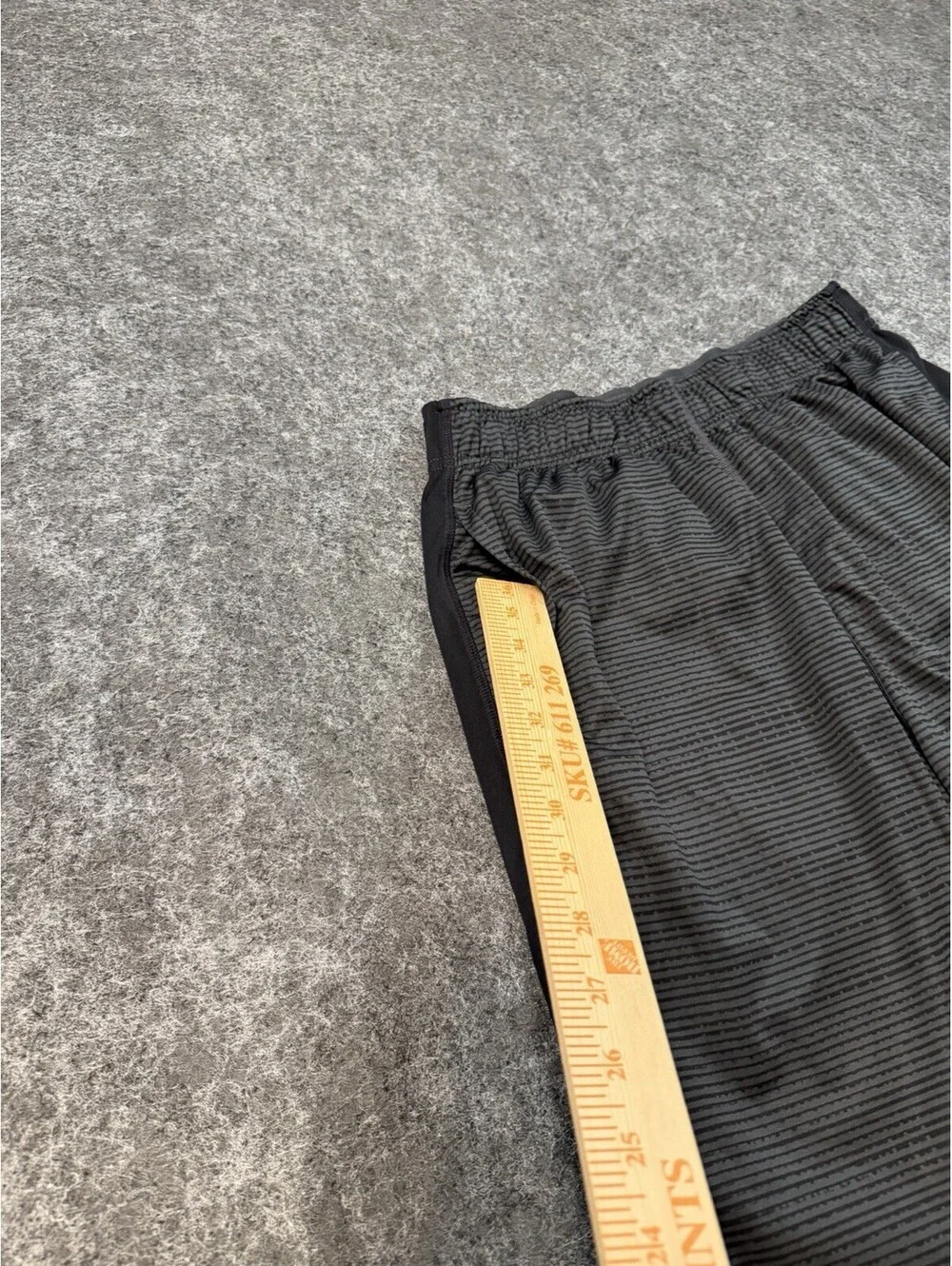 Nike Dri-FIT Athletic Shorts Men’s Small Black Gray Striped 8” Inseam Training